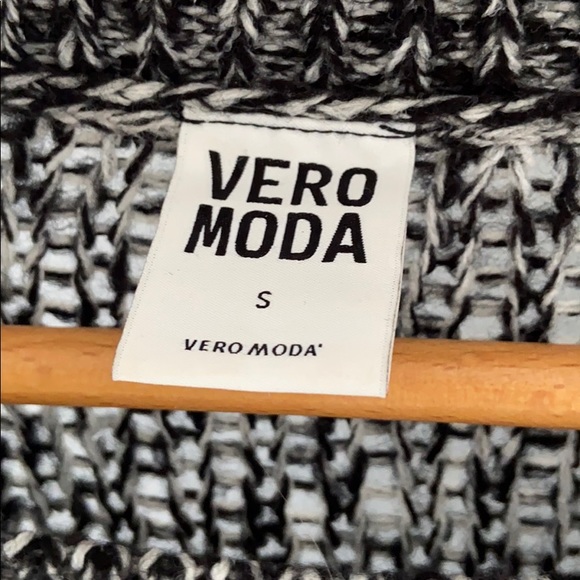 Vero Moda crochet black and white sweater - Picture 2 of 3